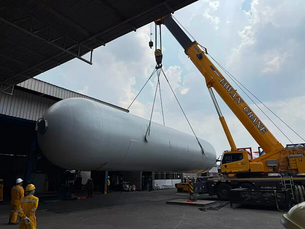 Proyecto de transporte multimodal de larga distancia en contenedores cisterna transoce&aacute;nico de GNL de Tailandia a Argentina